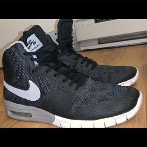 SOLD - Nike shoe